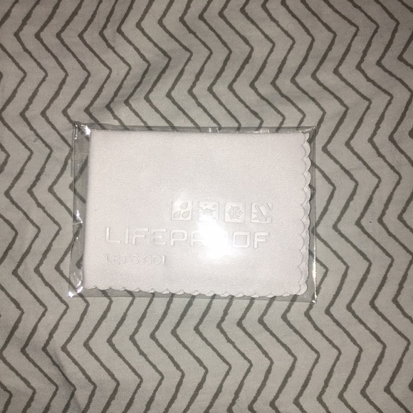 Life proof iphone 6/6s case and cloth - Picture 6 of 7